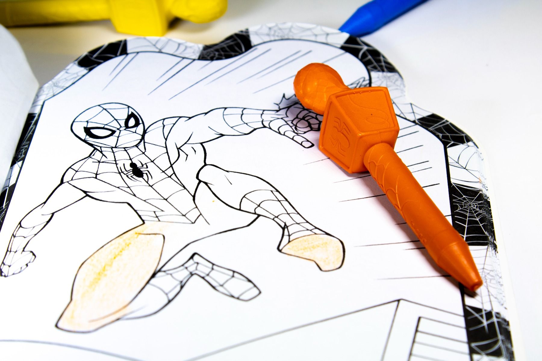 Marvel Spider-Man Art Pad & 3 Spider- Man Sculpted Crayons
